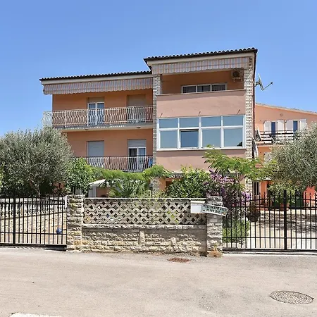 Apartment Fuer 8 Personen Ca 120 Qm In Medulin, Istrien Suedkueste Von Istrien Medulin