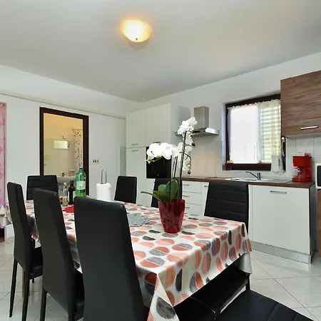 Apartment Fuer 8 Personen Ca 120 Qm In Medulin, Istrien Suedkueste Von Istrien Medulin