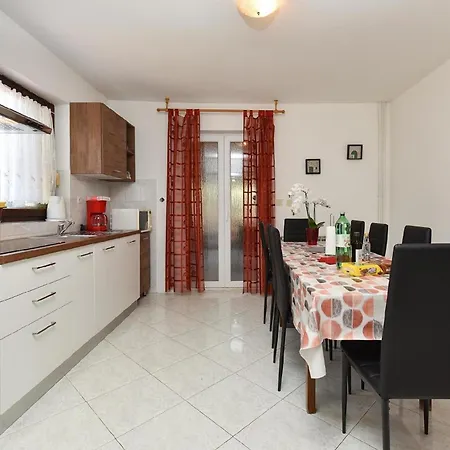 Apartment Fuer 8 Personen Ca 120 Qm In Medulin, Istrien Suedkueste Von Istrien *